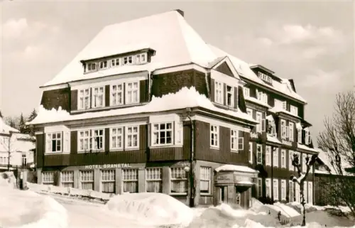 AK / Ansichtskarte Hahnenklee-Bockswiese Harz Hotel-Granetal Holzgebaeude Winter Schnee Oberharz Kurort