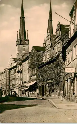 AK / Ansichtskarte Saalfeld Saale Thueringen Saalstrasse Stadt-Apotheke Kirchturm Stadtkirche Altstadtstrasse Kopfsteinpflaster Geschaefte