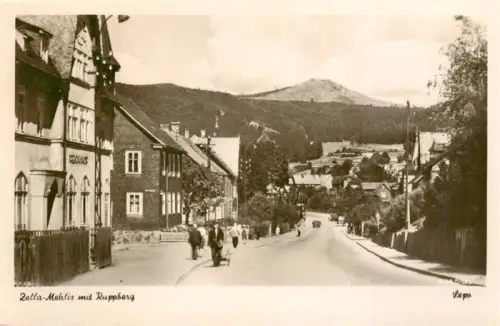 AK / Ansichtskarte Zella-Mehlis Thueringen Ruppberg Strassenszene Rathaus Berge Wald Passanten Hauptstrasse