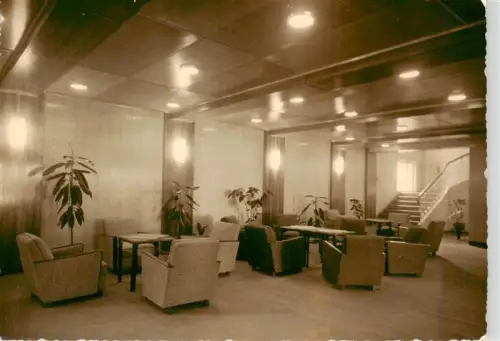 AK / Ansichtskarte Antonshoehe Breitenbrunn Erzgebirge Sachsen Sanatorium Empfangshalle Innenraum Sessel Lobby Treppe Zimmerpflanzen Holzverkleidung