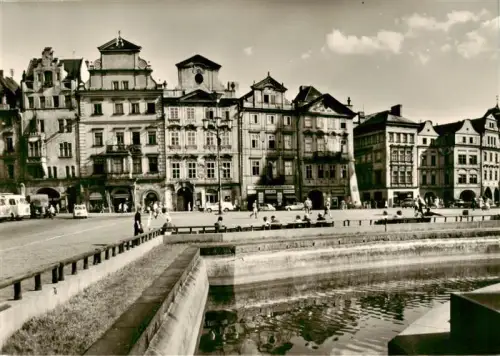 AK / Ansichtskarte Prague Hlavni Mesto Praha Altstaedter-Ring Starom?stské-nám?stí Barockfassaden Buergerhaeuser Passanten Autos Platz