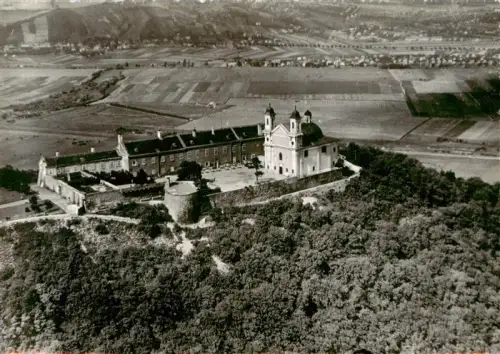 AK / Ansichtskarte Leopoldsberg  Wien AT Leopoldsberg Kirche Kloster Donauebene Felder Wald Luftbild Weinberge