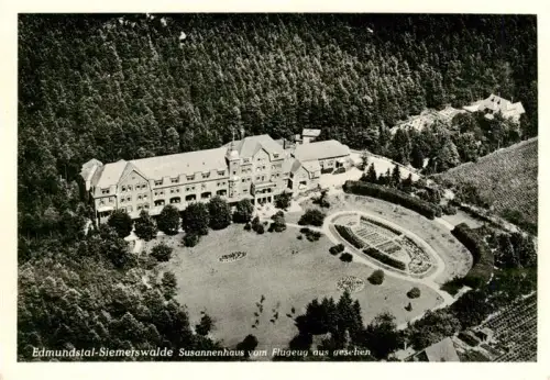 AK / Ansichtskarte Edmundstal-Siemerswalde Susannenhaus Kurhaus Luftaufnahme Wald Garten Park Rasenflaeche
