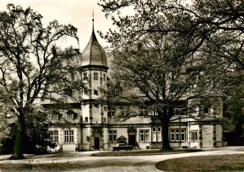 AK / Ansichtskarte Barntrup Lippe NRW Schloss Renaissance Treppenturm Spitzhelm Park Baeume Auto