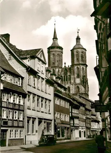 AK / Ansichtskarte GoeTTINGEN  Niedersachsen Johannisstrasse Johanniskirche Doppeltuerme Fachwerkhaus Altstadt Strassenszene