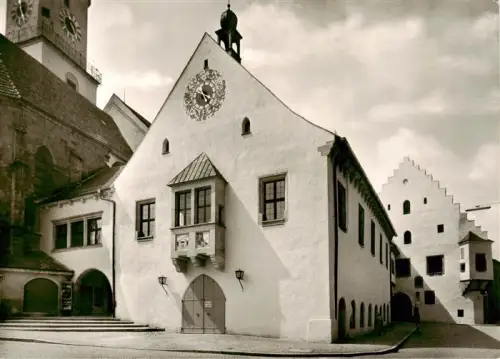 AK / Ansichtskarte Cham  Oberpfalz Rathaus Rathausplatz Kirchturm Uhr Treppengiebel Marktplatz Bayerischer-Wald