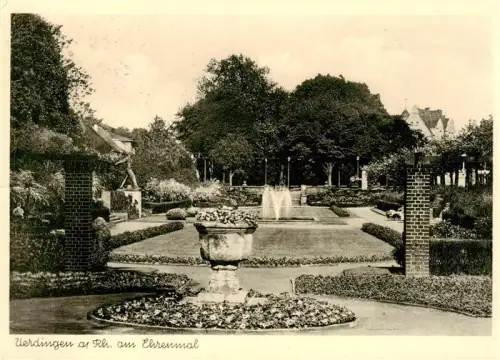 AK / Ansichtskarte UERDINGEN KREFELD Crefeld Ehrenmal Park Brunnen Fontaene Blumenbeete Baeume Kriegerdenkmal Gartenanlage