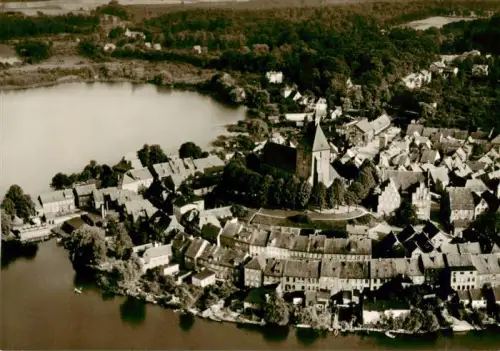 AK / Ansichtskarte Moelln  Lauenburg Luftaufnahme Altstadt Kirche Seen Kneippkurort Haeuser Wald