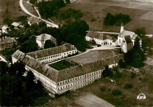 AK / Ansichtskarte Wessobrunn Weilheim-Schongau Bayern Kloster Jugendkurheim Kirche Klosterhof Felder Luftbild