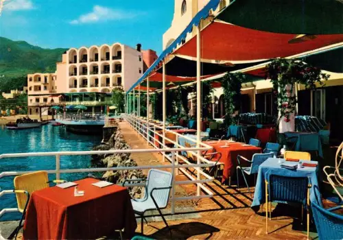 AK / Ansichtskarte Lacco Ameno ISCHIA Isla Napoli Campania IT Hotel-Sporting Terrasse Hafen Boote Meer Isola-d Ischia Restaurantterrasse