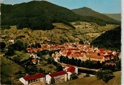 AK / Ansichtskarte Wolfach Schwarzwald BW Luftbild Schwarzwald Kurort Tal Kirche Kloster Berge Ortschaft