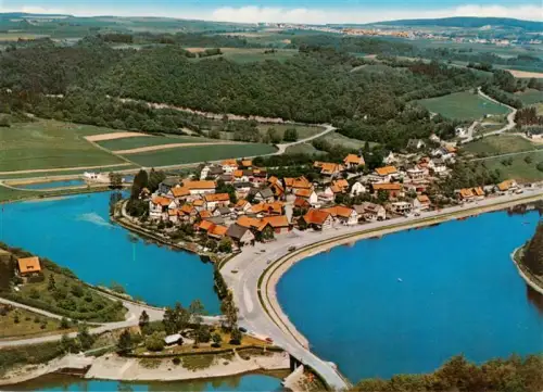 AK / Ansichtskarte Niederwerbe Edersee Halbinsel Dorf Fliegeraufnahme Wald Stausee Bruecke