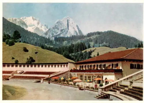 AK / Ansichtskarte GARMISCH-PARTENKIRCHEN Bayern Olympiahaus Skistadion Eckbauerbahn-Talstation Hotel-Cafe-Restaurant Alpen Berge Zugspitze Terrasse