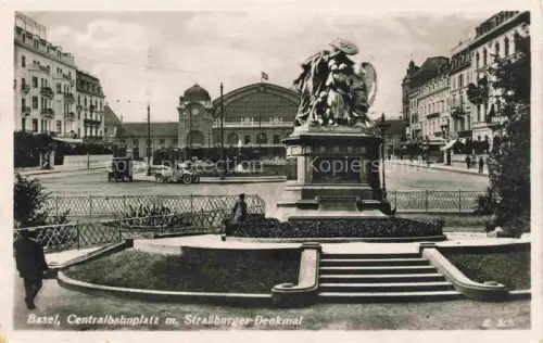 AK / Ansichtskarte BASEL BS Centralbahnplatz Strassburger-Denkmal Bahnhof Denkmal Automobiles Platanenbaeume Gruenderzeit