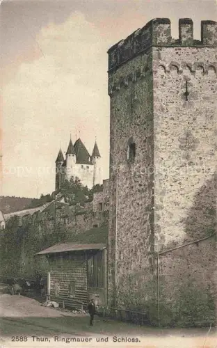 AK / Ansichtskarte THUN Thoune BE Ringmauer Schloss-Thun Turm Stadtmauer Burgturm Zinnenkranz Passant
