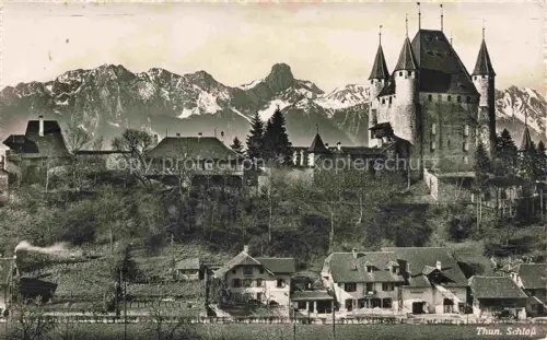AK / Ansichtskarte THUN Thoune BE Schloss-Thun Burg Tuerme Alpen Berge Stadtansicht Haeuser