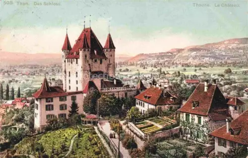 AK / Ansichtskarte THUN Thoune BE Schloss-Thun Turm Schlossanlage Garten Panorama Wohnhaeuser Huegel
