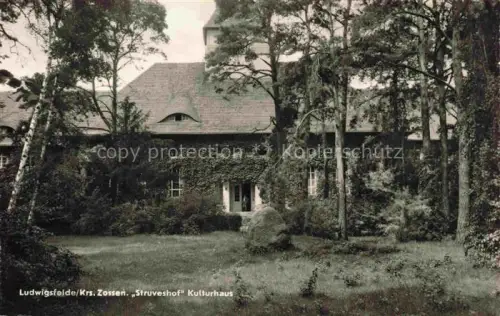 AK / Ansichtskarte Ludwigsfelde Struveshof Kulturhaus Efeu Birken Park Garten DDR