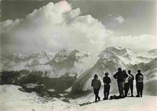 AK / Ansichtskarte AROSA GR Hoernli Hoernli-Huette Bergpanorama Schnee Alpen Berggipfel Touristen Skigebiet