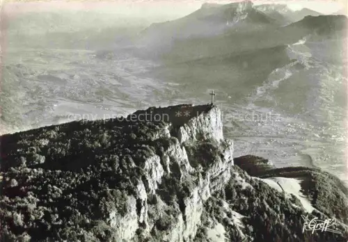 AK / Ansichtskarte CHAMBERY 73 Savoie Nivolet Massif-du-Granier Gipfelkreuz Felsen Berglandschaft Tal Fliegeraufnahme