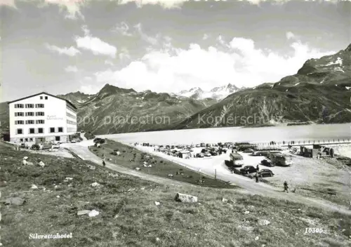 AK / Ansichtskarte Bielerhoehe Gaschurn Montafon Vorarlberg AT Silvretta-Hotel Bielersse Stausee Berglandschaft Parkplatz Autos