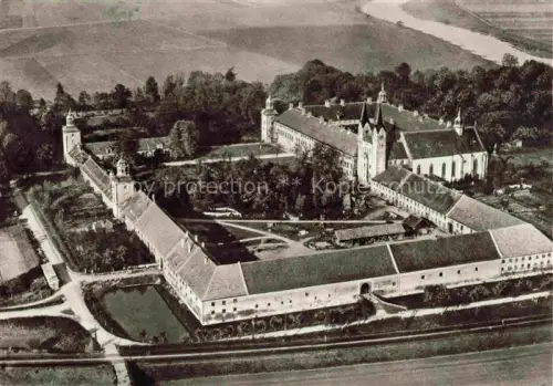 AK / Ansichtskarte Corvey Hoexter Weser Reichsabtei-Corvey Schloss Weser Fliegeraufnahme Klosteranlage Innenhof