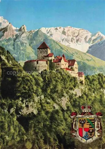 AK / Ansichtskarte Vaduz Liechtenstein FL Schloss-Vaduz Fuerstenwappen Bergfried Burganlage Alpen