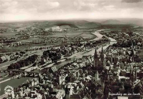 AK / Ansichtskarte REGENSBURG Bayern Regensburg-an-der-Donau Dom Fliegeraufnahme Steinerne-Bruecke Altstadt Donau Kirchturm