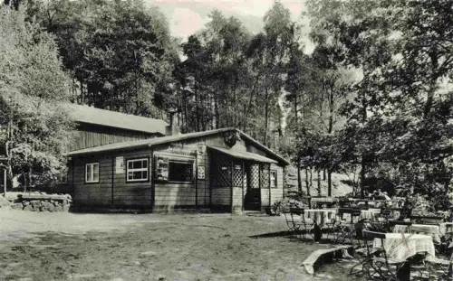 AK / Ansichtskarte Doerenthe Ibbenbueren NRW Almhuette Gaststaette Am-hockenden-Weib Biergarten Wald Holzhaus Tische S/W-Foto