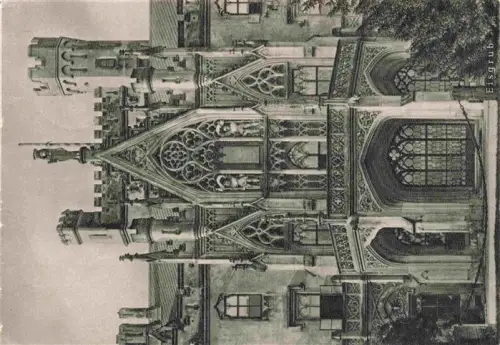 AK / Ansichtskarte Eisgrub Maehren Lednice Schloss CZ Schloss gotische-Fassade Eingangsportal Tuerme Zinnen Liechtenstein Windsor-Vorbild