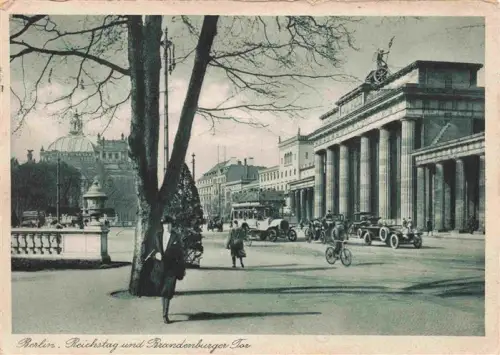AK / Ansichtskarte BERLIN  CITY Brandenburger-Tor Reichstag Unter-den-Linden Autos Passanten Frau Baum Strassenszene