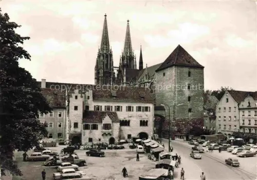 AK / Ansichtskarte REGENSBURG Bayern Kornmarkt Dom Kathedrale Gotik Stadtturm Marktplatz Autos Strassenszene Marktbuden