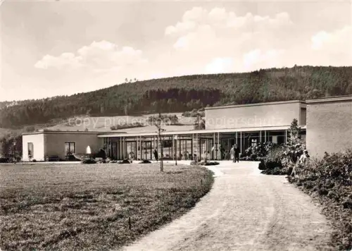 AK / Ansichtskarte Bad Soden-Salmuenster Hessen Kurmittelhaus Kurbau Glasfassade Kurpark Kiesweg Huegel Wald