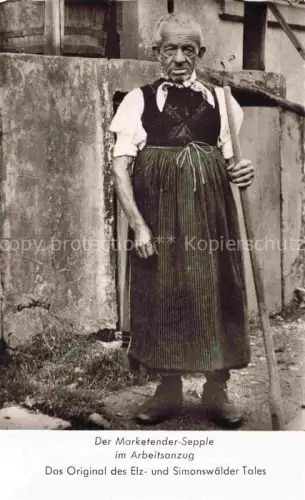 AK / Ansichtskarte Simonswald Simonswaeldertal BW Marketender-Sepple Tracht Arbeitsanzug Elztal Simonswaelder-Tal Mann Portrait