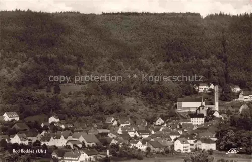 AK / Ansichtskarte Bad Bocklet Bad Kissingen Bayern Panorama Kirche Haeuser Wald Tal Stahlquelle Kurort