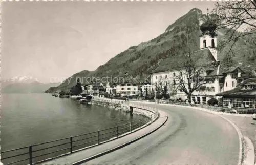 AK / Ansichtskarte Gersau Vierwaldstaettersee SZ Vierwaldstaettersee Kirche Berge Uferstrasse Haeuser S/W-Fotokarte