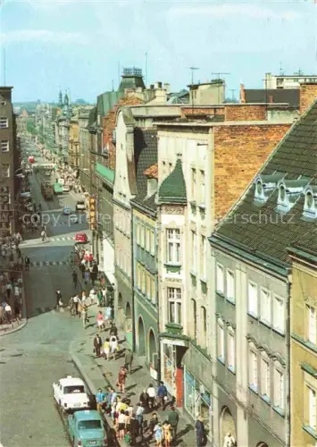 AK / Ansichtskarte GLIWICE Gleiwitz PL Ulica-Zwyci?stwa Rynek Strassenszene Passanten Autos Altstadt