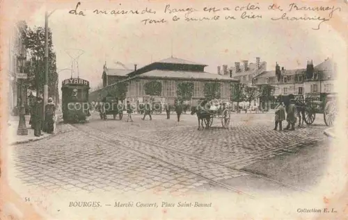 AK / Ansichtskarte BOURGES 18 Cher Marché-Couvert Place-Saint-Bonnet Strassenbahn Byrrh Pferdekutschen Pflastersteine Marktgebaeude Passanten