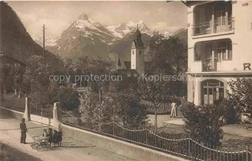 AK / Ansichtskarte Sisikon Vierwaldstaettersee UR An-der-Strasse Kirche Berge Schnee Hotel Restaurant Axenstrasse Kinder Kinderwagen