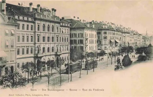 AK / Ansichtskarte BERN BE Bundesgasse Rue-du-Fédérale Strassenbahn Passanten Buergerhaus Baeume