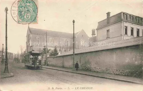 AK / Ansichtskarte Le Chesnay Versailles 78 Yvelines Strassenbahn Kirche Strasse Mauer Passanten Laterne