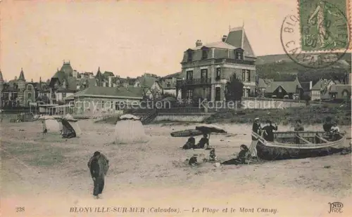 AK / Ansichtskarte Blonville-sur-Mer LISIEUX 14 Calvados Plage Mont-Canisy Strand Villa Boot Badegaeste Villen