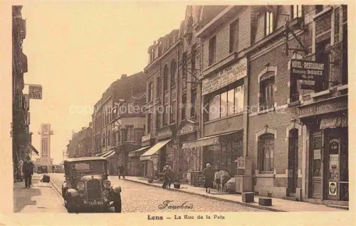 AK / Ansichtskarte LENS 62 Pas-de-Calais Rue-de-la-Paix Hôtel-Restaurant Auto Strassenszene Geschaefte Turm Coiffeur