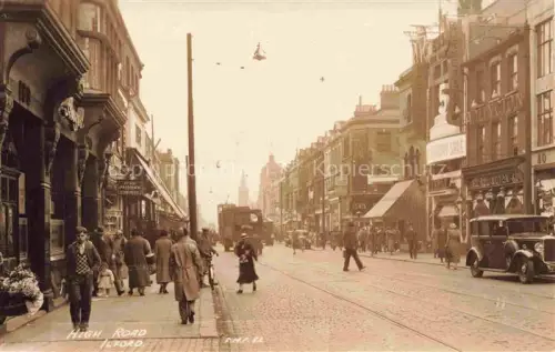 AK / Ansichtskarte Redbridge  London UK High-Road Strassenszene Strassenbahn Autos Passanten Geschaefte
