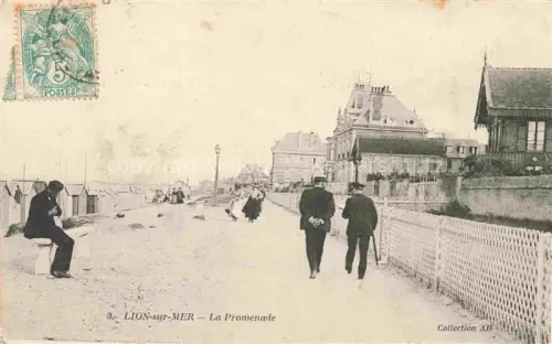AK / Ansichtskarte Lion-sur-Mer CAEN 14 Calvados Promenade Strand Strandkabinen Villen Passanten Spaziergang Normandie