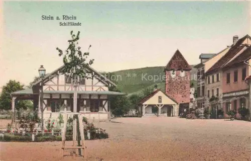 AK / Ansichtskarte STEIN AM RHEIN SH Schifflaende Fachwerkhaus Turm Rhein Platz Brunnen