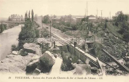 AK / Ansichtskarte VOUZIERS Aisne 08 Ardennes Ruines-des-Ponts Chemin-de-Fer Aisne Eisenbahnbruecke Ruinen Gleise Soldaten Kriegsschaeden