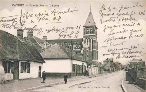 AK / Ansichtskarte CAYEUX -SUR-MER Abbeville 80 Somme Grande-Rue Eglise Kirchturm Dorfstrasse Passanten Reetdach Edition-de-la-Ruche-Picarde