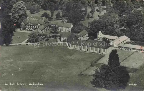 AK / Ansichtskarte Wokingham Berkshire UK Holt-School Schulgebaeude Tennisplatz Sportplatz Park Baeume Luftbild