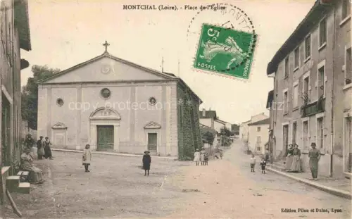 AK / Ansichtskarte Montchal Montbrison 42 Loire Place-de-l Eglise Kirche Dorfplatz Passanten Kinder Haeuser Dorfstrasse